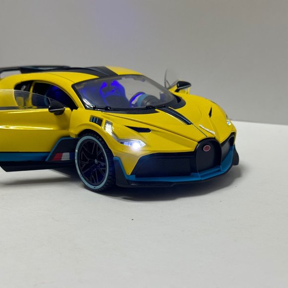 1:18 Bugatti Divo Metal Diecast With LED headlight & Taillight Yellow - Picture 6 of 8